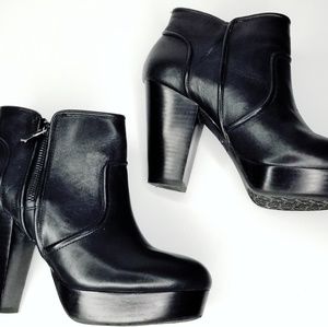 GIANI BERNINI BOOTIES SIZE 8.5 COLOR BLACK